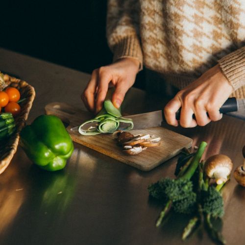 4 pflanzliche Gerichte, die man in arbeitsreichen Wochen zubereiten kann