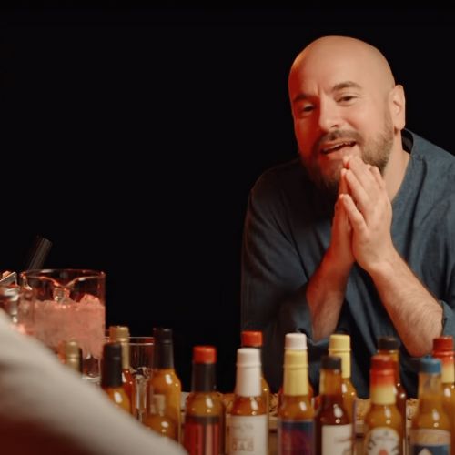 Hot Ones: eine sehr scharfe Talkshow