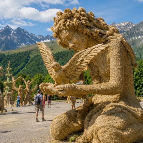 Valloire: Der internationale Wettbewerb für Stroh- und Heuschnitzereien kehrt vom 30. Juni bis 5. Juli 2026 zurück.