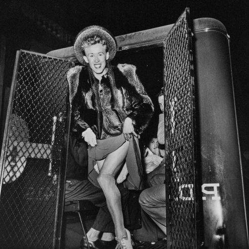 Weegee: 5 Dinge, die man über diesen amerikanischen Fotografen wissen sollte.